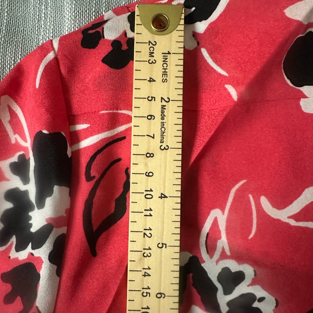 Blouse NWOT with flaps - Picture 6 of 8